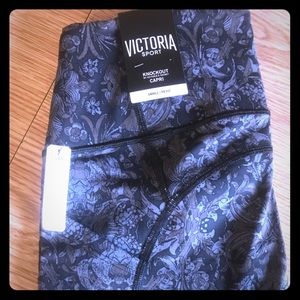 NWT VS Knockout Capris